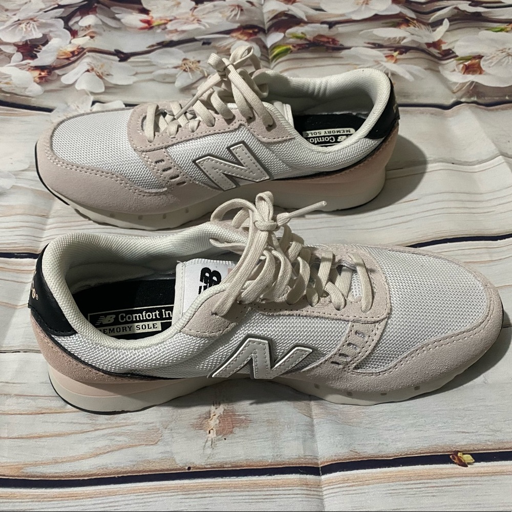New Balance 311 Women Sneakers - Picture 2 of 7